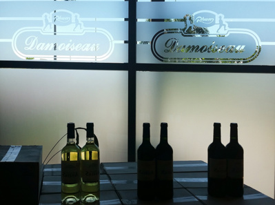 Efficacité fonctionnelle et esthétisme, l'adhesif dépoli sur vitre Efficacité fonctionnelle et esthétisme, l'adhesif dépoli sur vitre