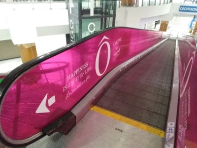 Média tactique, communication alternative sur escalator. Média tactique, communication alternative sur escalator.