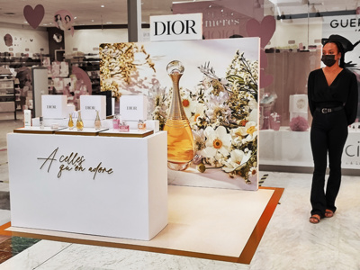 Quand savoir-faire en PLV rime avec Luxe & Beauté Quand savoir-faire en PLV rime avec Luxe & Beauté