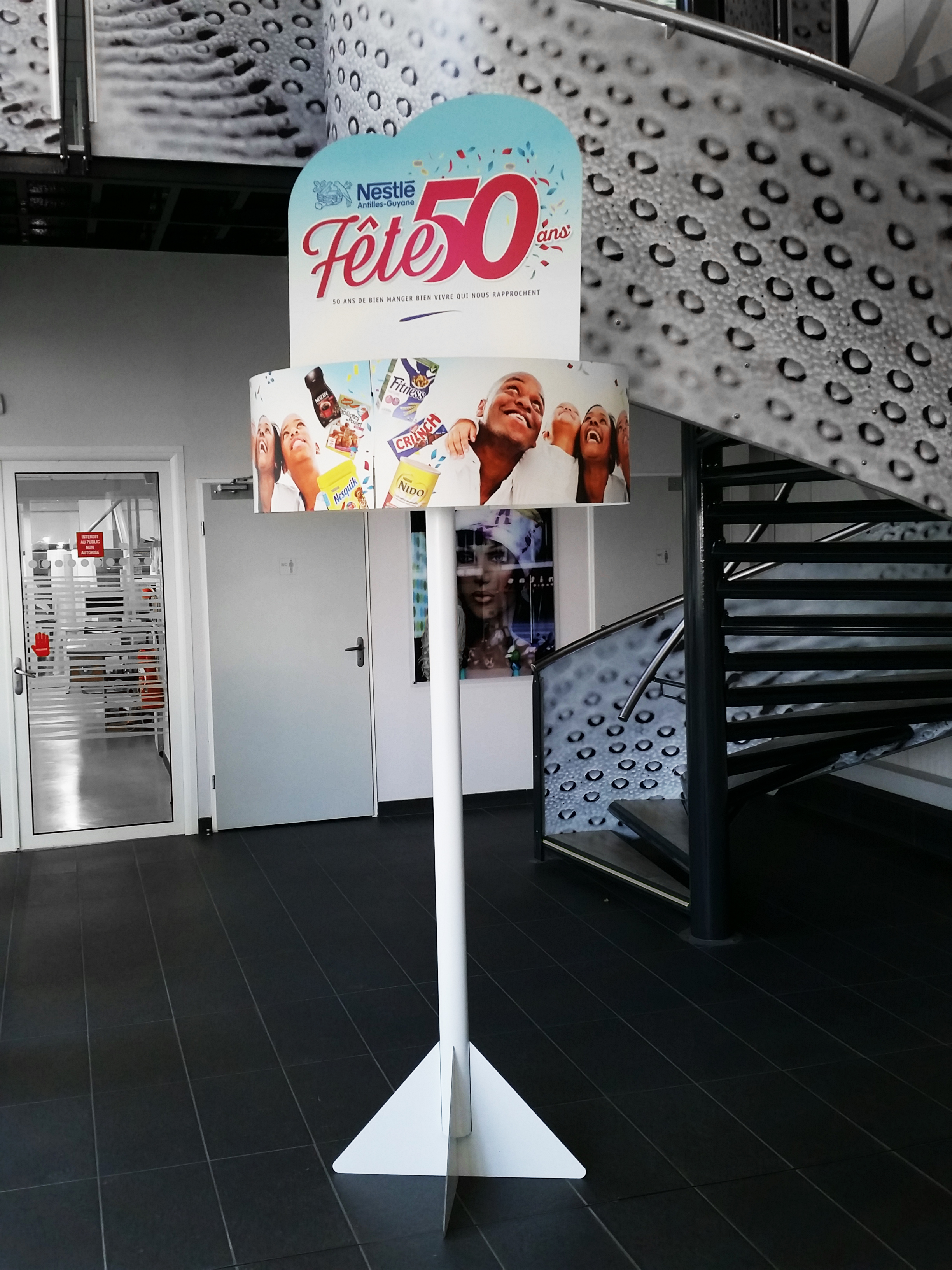 PLV Carrousel, une visibilité à 360° PLV Carrousel, une visibilité à 360°